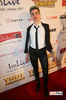 ynotcams2018_redcarpet289 
